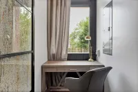 A Cleveland Modern and Historic Apartment