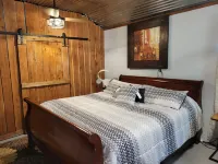 Modern Style Cabin with deck to watch ranch animal