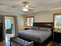 Mt Washington Views, Theater Room, Pool Table, Hot Tub, Fire Pit, On 40 Acres Hotels in Jefferson