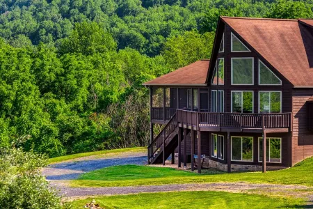 Bear Mountain Lodge Shenandoah Mountains Skyline Drive / Front Royal (hottub)<br>