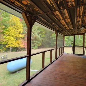 3 bedroom Log Cabin on 11 acres 3 minutes from Pipestem Resort State Park