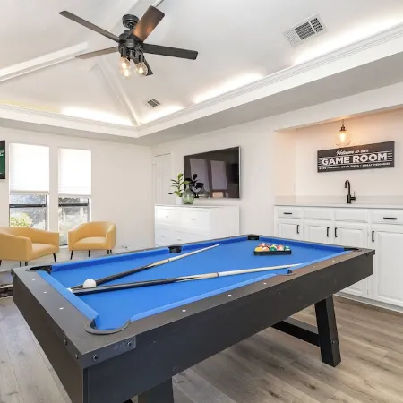 Charming 3BR home with Pool, Hot Tub and King Bed in Allen