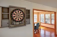 Waterfront Dog-Friendly Lake Home, Cozy Decks and Wood Stove