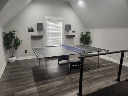 Quiet lake getaway offering R&R with 2 electric bikes and optional sunset cruise