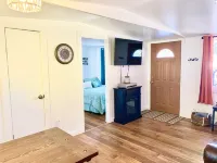 Lake Nahwatzel Resort, Cabin #2, Shared Dock just steps away! Now with WIFI!