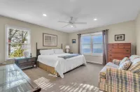 Long-Distance Views and Privacy! Easy Car Access and Walkable to Trails. Hotels near Fred W. Symmes Chapel