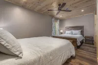 The Perch Family Cabin|Sleeps 18 |Pool + Hot tub with a View