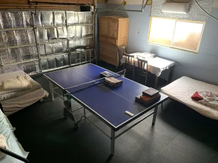 4 Seasons of Mountain beauty.  Only 6 miles from freeway, great family getaway. Отели рядом с достопримечательностью «Аутлетс эт Техон»