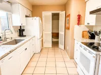 Bright and Sunny Casa Christina-Pet Friendly-Has A/C