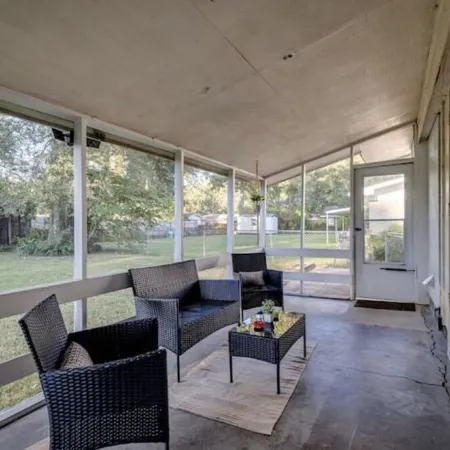 Close to Ulm & Meta, Pet Friendly, Fiber Internet, Carport!