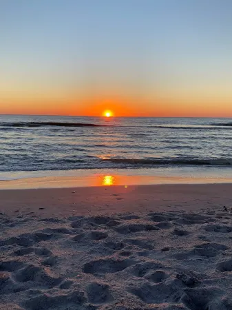 Island Beach Barn - charming vacation house with bay/dock and beach access