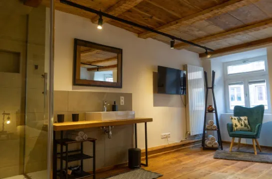 Stadtwohnung im EG mit Terrasse im Kernsanierten Haus