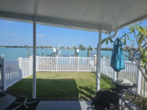 Open Water Paradise 2/2 Half Duplex in Key Colony Beach at Marathon, FL