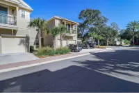 Luxury ground level condo. Golf cart, bikes, included.