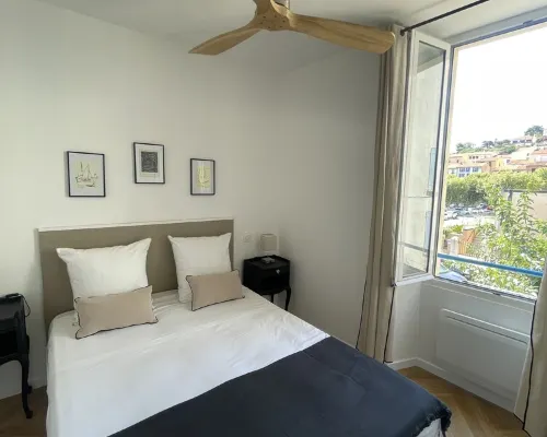 Just a stone's throw from the port and 300 m from a cove. Hotels in Port-Vendres