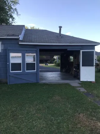 Quiet property on lake Oneida