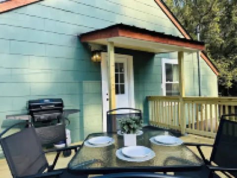 Historic 1940's Cottage Near Tim's Ford Lake & Town Square Fully Remodeled