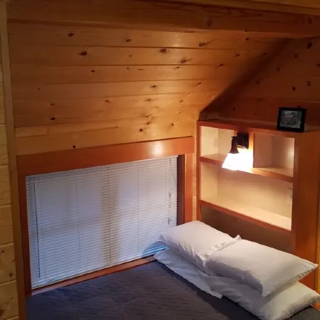 Mckenzie River Cabin at The Log Cabin Inn