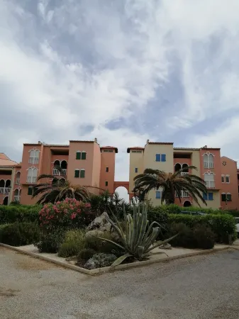Pleasant T2 apartment in private residence with swimming pool! South exposure
