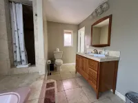 La Casita Guest House, private fenced yard & with air conditioning, pet friendly
