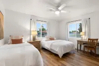 Remodeled Historic Home w/ Cowboy Pool - Centrally Located & Pet Friendly! โรงแรมใน