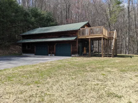 Cozy loft retreat w/Mountain Views in Mtn City near VA Creeper Trail & Damascus. Отели в г. Джонсон