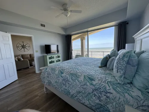 Amazing Ocean Views in a 2 bed/2 bath condo!