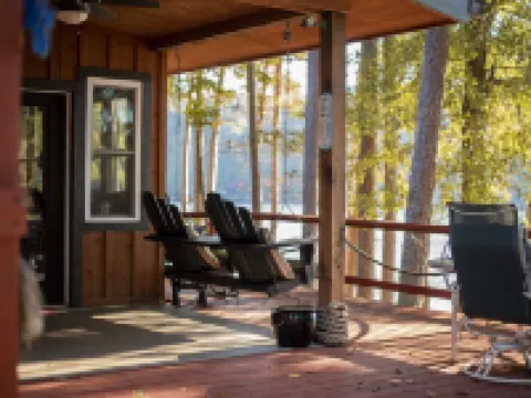 Contentment Cabin on Lake Hartwell Hotels in Stephens County