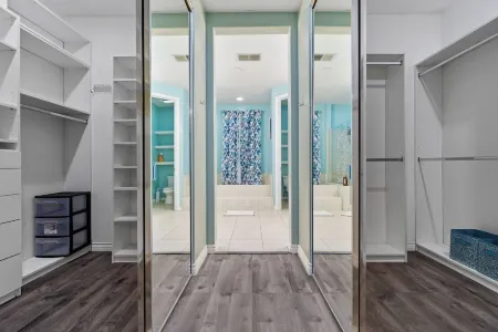 3000 Sqft 5Br/4BTH Villa with Pool and Hot Tub