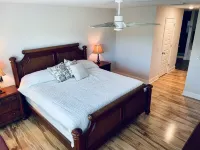 Huge Fall Discounts!!!!! 5 Bdr, 3 Bath. 7 Min to Beach, Sleeps 11, Private Pool!