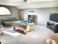 Secluded/Spacious Cabin with 5 BR, 5 min to resort