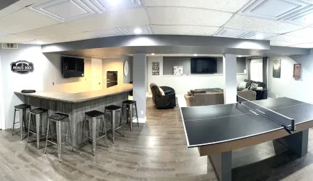 WolfDen Getaway-Winnebago Channel