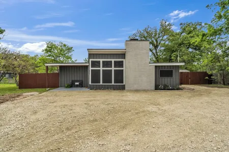 Midtown Retreat - near Texas A&M...Updated!