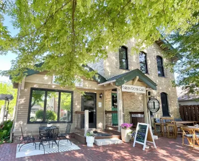 Luxury Studio with spa like bathroom in enchanting historic downtown Delafield