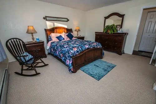 Close To All Amenities. Professionally Decorated And Cleaned. Quiet.