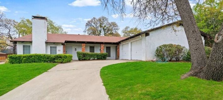 4 Bedroom 3 Full Bath 1 Story w/ Big Yard Hotels in Denton