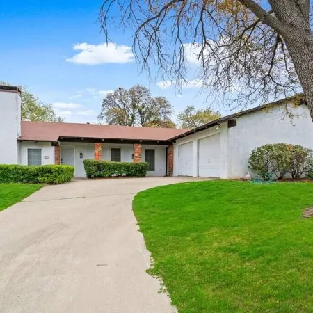 4 Bedroom 3 Full Bath 1 Story w/ Big Yard