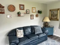 Cozy Bristol Jungalow Apartment- 2 blocks from King College - 2 bd/1 bath
