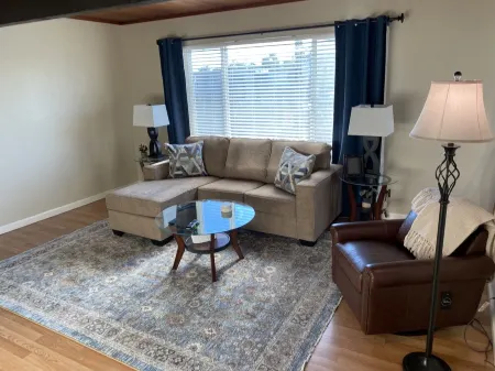 ARCATA cozy 2-bedroom with fireplace, close to downtown and Cal Poly Humboldt