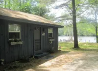 Riverside cottage on the water - private and pet friendly!