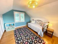 Relaxing Lakefront Home with Brand New Dock and Immaculate Vibes Hotels in Fallstown