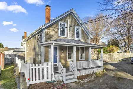 NEW 2BR Home Minutes to Downtown Rockport+Beach!