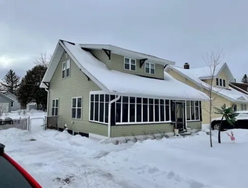 Executive Craftsman with Huge Fenced Yard Hotels in Iron Mountain