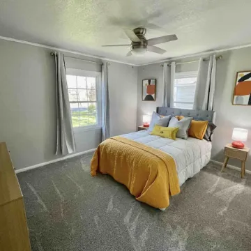 Hot Tub- Rose District-Walk to Shopping & Dining