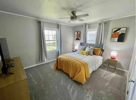 Hot Tub- Rose District-Walk to Shopping & Dining