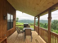 Romantic getaway in Southeastern Ohio.  Family and pet friendly.