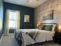 Luxury Townhome w/pool and shuffleboard. 30 min to Nashville!