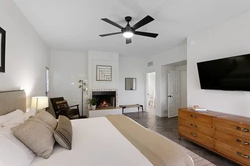 Welcome to the Hokum House! Incredible city and mountain views.
