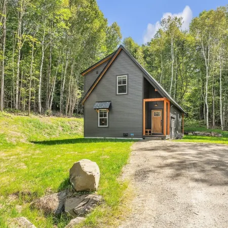 Experience Luxury & Adventure: New 2BR/Loft Near Burke Ski Mtn & Kingdom Trails!