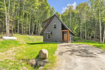 Experience Luxury & Adventure: New 2BR/Loft Near Burke Ski Mtn & Kingdom Trails!